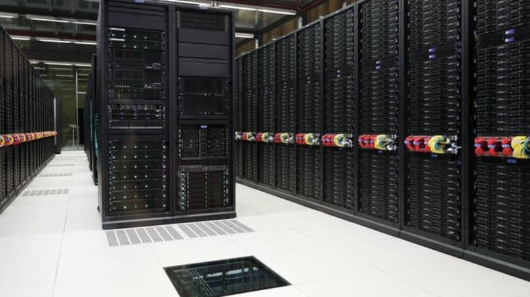 La Unión Europea (UE) ha activado en Eslovenia un ordenador capaz de realizar 6,900 billones de operaciones por segundo, con el que inaugura una red de supercomputación que debería estar lista en 2027 y con la que pretende lograr el liderazgo mundial en este sector tecnológico. (ESPECIAL)