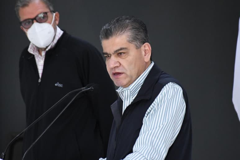 Riquelme Solís además señaló que en los siguientes procesos de vacunación para la población abierta, especialmente a quienes son de 50 años en adelante, se deben de procurar condiciones adecuadas de aplicación de las dosis, reduciendo tiempos de espera mediante registros específicos y filtros en los accesos.
(FERNANDO COMPEÁN)