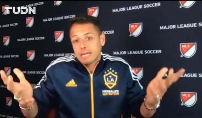 Javier “Chicharito” Hernández, espera que hacer una buena temporada con LA Galaxy pueda ayudar a que sea convocado por la Selección Mexicana, de la cual asegura que no se ha retirado. (ESPECIAL)