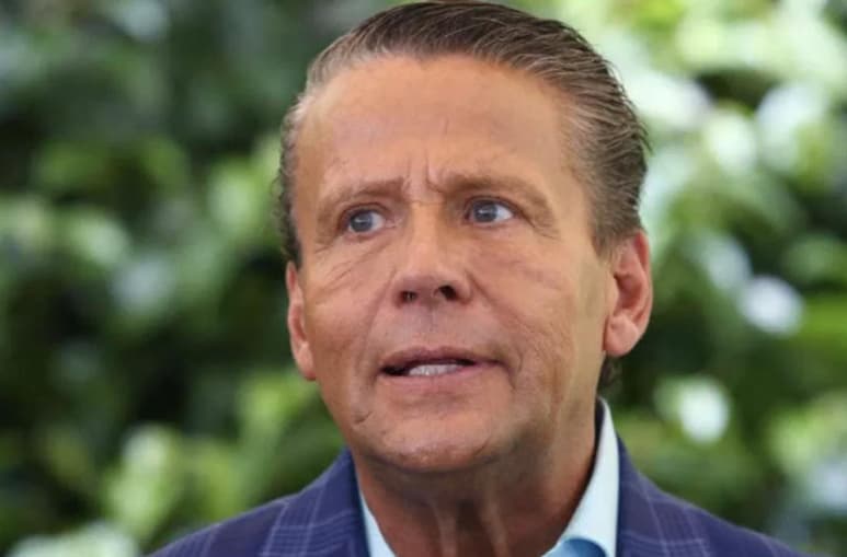 Alfredo Adame arrancó su campaña política el sábado 24 de abril en la carretera Picacho-Ajusco de la Alcaldía Tlalpan de la CDMX, entre insultos y descalificaciones contra automovilistas que le dedican claxonazos al actor. (ESPECIAL)