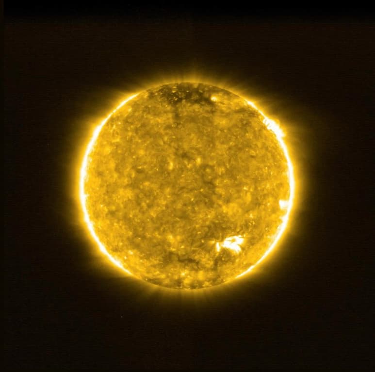 El Sol tiene una característica misteriosa. En contra de lo que cabría esperar, su atmósfera exterior (corona) está muchísimo más caliente que la superficie, un enigma que los astrónomos esperan empezar a desentrañar gracias a las llamadas 'hogueras solares', recientemente descubiertas. (ARCHIVO)