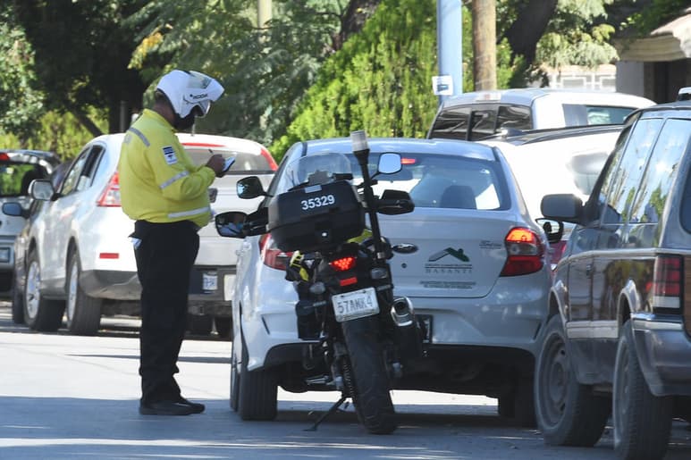 Lara señaló que no existe alguna consigna especial, además llamó a quienes manejan unidades vehiculares a solamente atender los reglamentos. (ARCHIVO)