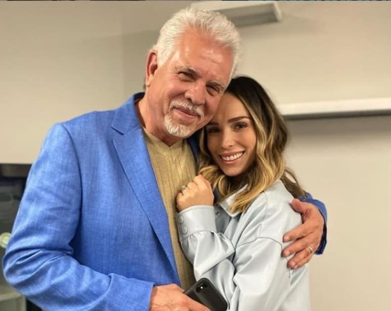 Hace unas semanas la familia de la influencer de Monterrey, 'Charito' D'Alessio y su esposo Ernesto D'Alessio fueron captados vacacionando en las playas de Cancún, Quintana Roo. (Especial)