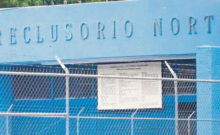 A través de una iniciativa, el también presidente de la Comisión de Puntos Constitucionales e Iniciativas Ciudadanas del Congreso local explicó que para ello, deberá adicionarse un párrafo tercero al artículo 390 del Código Penal Federal.