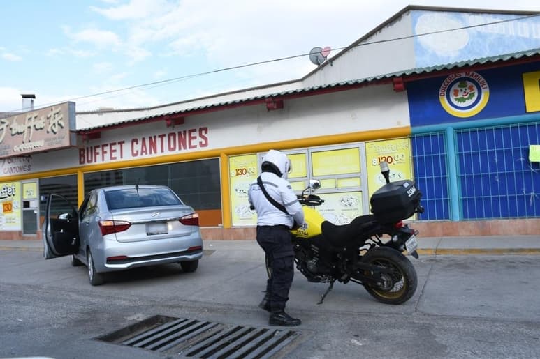 El alcalde de Torreón, Sergio Lara Galván, manifestó que la presencia de más elementos de Tránsito y Vialidad en distintos puntos del municipio se debe a estrategias para evitar accidentes. (FERNANDO COMPEÁN)