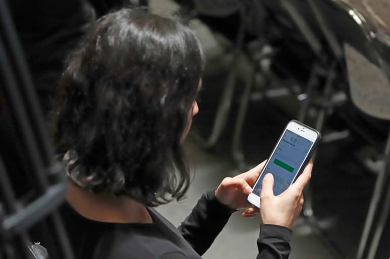 Es contrario a la ley condicionar el servicio de telefonía celular a cambio de datos biométricos.