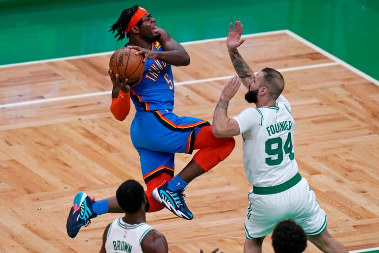 Lu Dort metió 24 puntos en la victoria del Thunder 119-115 ante Celtics. (ESPECIAL)