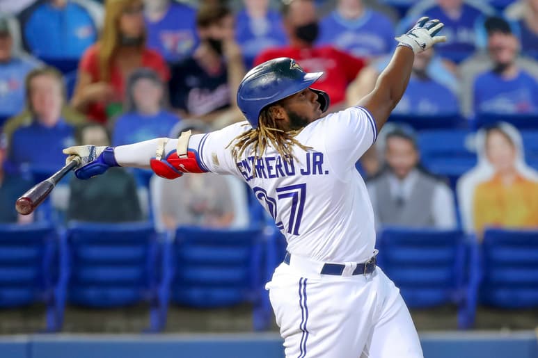 Vladimir Guerrero pegó tres cuadrangulares y produjo siete carreras, en el triunfo de los Azulejos 9-5 sobre Nacionales. (AP)