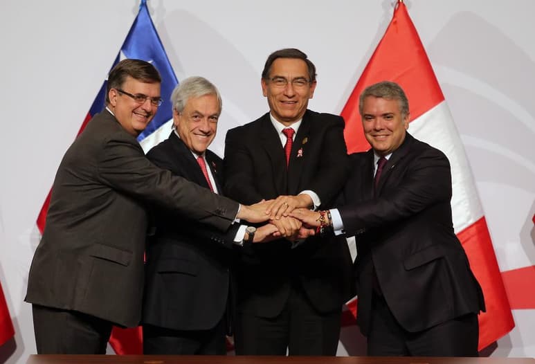 La idea de la Alianza del Pacífico cumple diez años como proyecto de integración comercial regional, una historia de éxito fulgurante y sintonía política que, sin embargo, parece haberse extraviado entre la pandemia de la COVID-19 y las tensiones políticas internas de sus socios fundadores. (ARCHIVO)