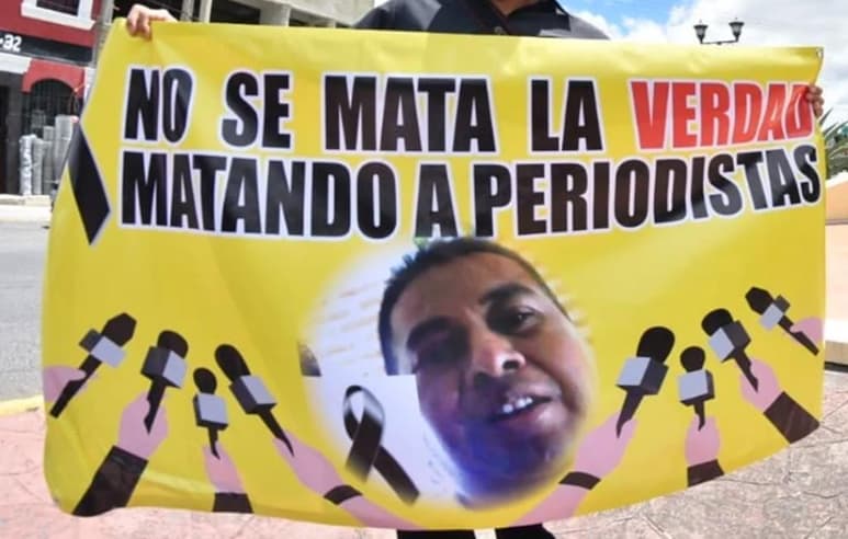 El reportero fue interceptado cuando salía de su vivienda por dos sujetos que le realizaron varios disparos desde una motocicleta en marcha. (ESPECIAL)