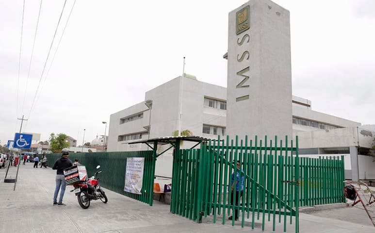 Hasta el lugar arribaron los paramédicos de la Cruz Roja quienes le brindaron los primeros auxilios y de inmediato lo trasladaron a la Clínica 46 del IMSS, a donde ingresó con un estado de salud reservado.
(ARCHIVO)