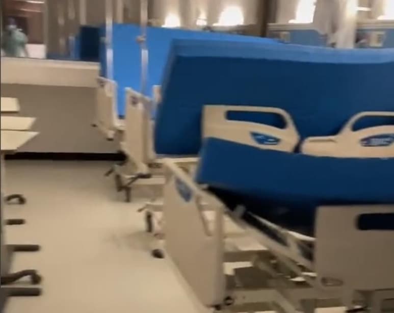 El pasado martes 27 de abril, el enfermero Alexis Ibarra del Departamento de Medicina Interna en el Hospital Regional del ISSSTE en Monterrey, Nuevo León, celebró en TikTok que por primera vez en la pandemia el área COVID se encontraba completamente vacía. (TikTok)