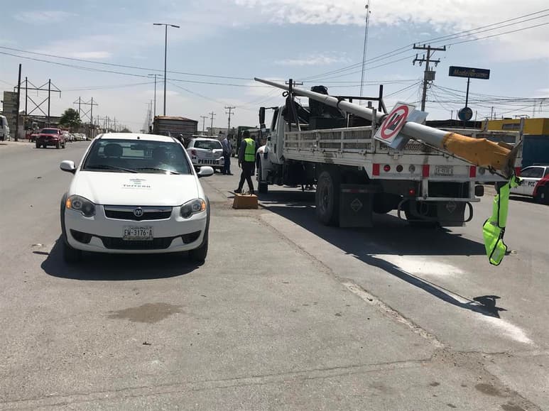 El vehículo señalado como responsable es un tractocamión de la marca Freightliner, color amarillo, con número económico 21055.
(EL SIGLO DE TORREÓN)