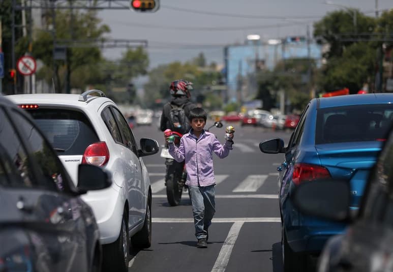 El número de niñas y niños de 12 a 14 años que trabajan en México ascendió a 801 mil 327 infantes en 2020, cifra 58% superior a los 506 mil 180 reportados en 2010, de acuerdo con los resultados de los Censos de Población y Vivienda llevados a cabo por el Inegi en dichos años. (ARCHIVO)