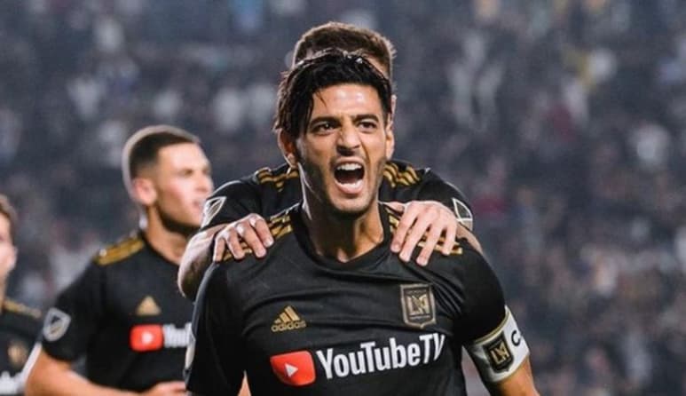 Según la prensa española el cuadro sevillano tiene la intención de convencer a Carlos Vela, que ahora juega en el LAFC de la Major League Soccer de los Estados Unidos, de regresar a Europa. (ESPECIAL)