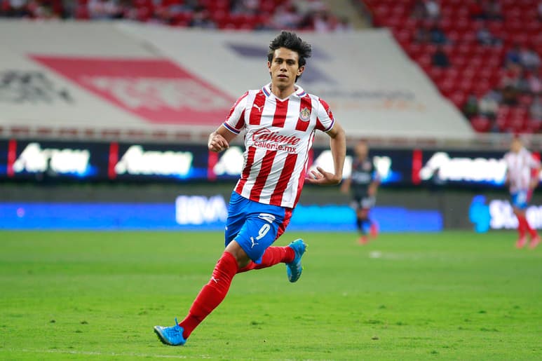El delantero de las Chivas de Guadalajara, José Juan Macías, se suma a la lista de jugadores mexicanos que están en la mira de cuadros europeos. (JAM MEDIA)