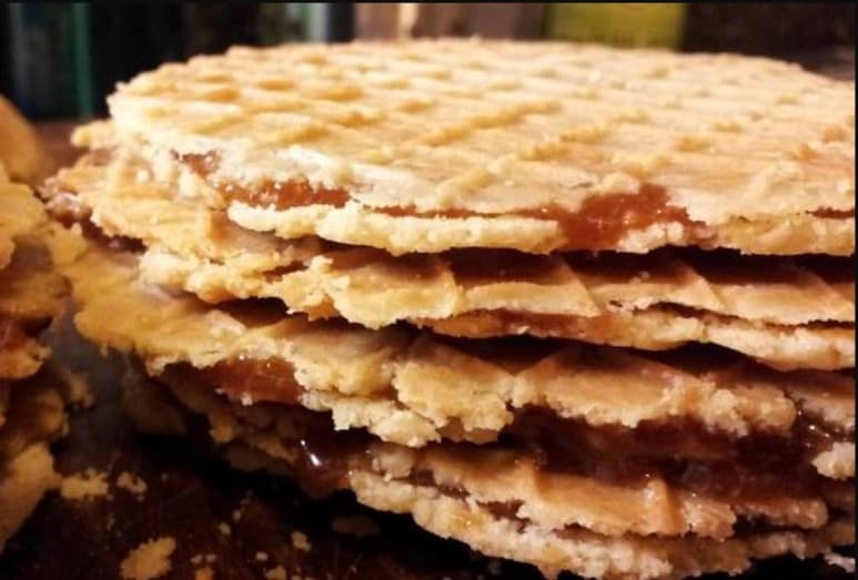 Las stroopwafels son las galletas más populares en Holanda, una vez que las pruebas se pueden convertir en algo adictivo. Se trata de una galleta waffleada partida a la mitad con relleno de cajeta holandesa. (Especial)