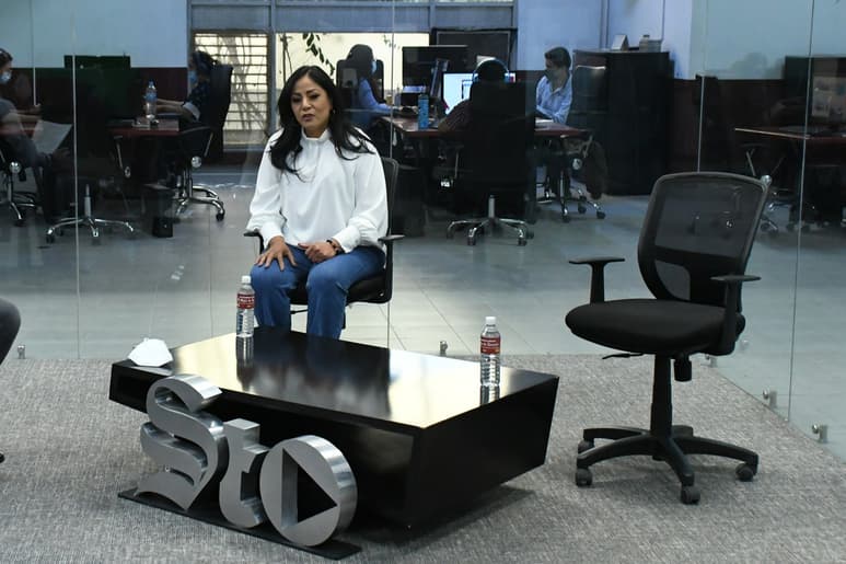 Lourdes Martínez, de la coalición Va por México, dialogó ayer en el foro organizado por El Siglo, mientras que la candidata Maribel Aguilera Cháirez no acudió.