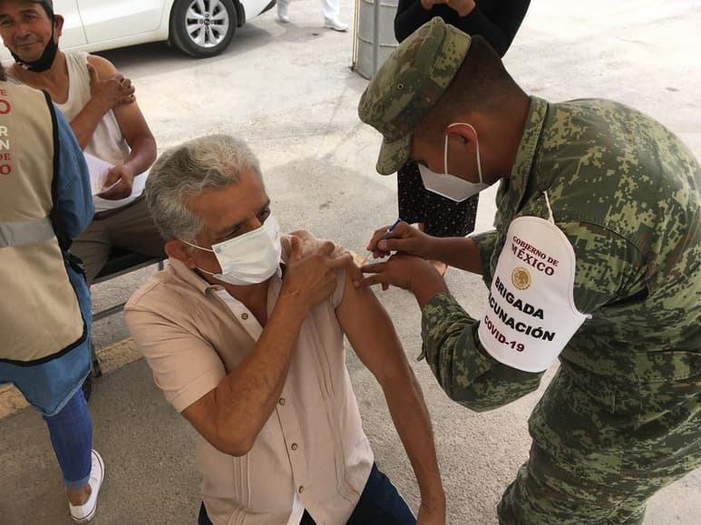 La dependencia señaló que los adultos mayores deben llevar su comprobante de primera dosis, identificación oficial y copia de la CURP.
(ARCHIVO)