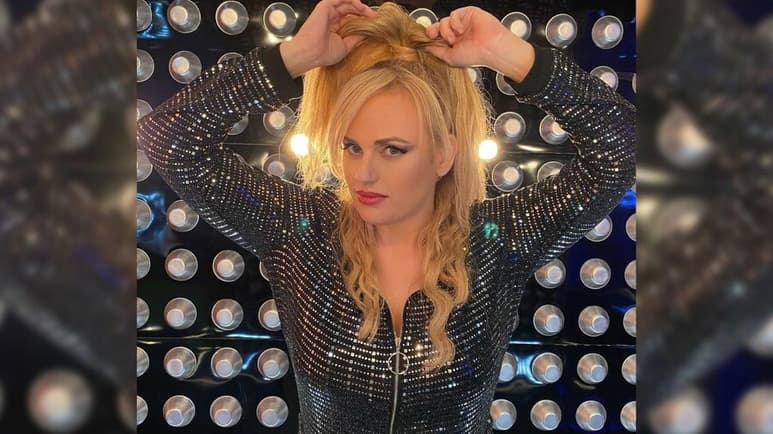 Rebel Wilson sorprendió a sus seguidores de Instagram al compartir dos fotografías con lencería. (ESPECIAL)