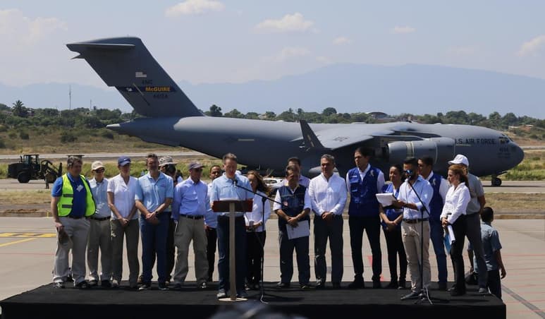 Lo promocionaron como el principio del fin de Nicolás Maduro. Con el apoyo de mandatarios extranjeros y ante la mirada del mundo entero, activistas anti-Maduro se congregaron en Colombia en febrero de 2019 con la intención de enviar a Venezuela toneladas de provisiones que llegaron a bordo de aviones de carga militares de Estados Unidos. (ARCHIVO)