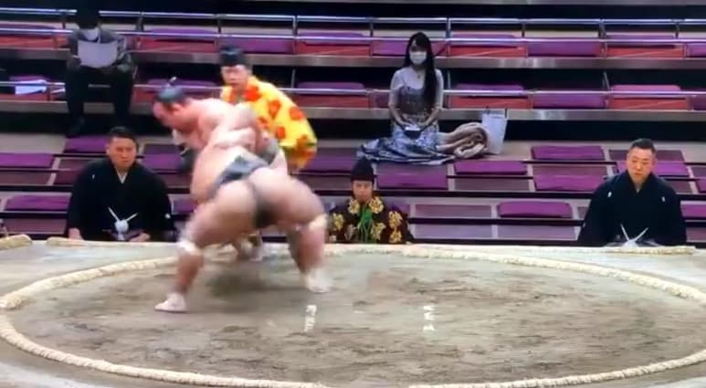 Tras la lesión sufrida durante el combate, Hibikiryu fue internado en el hospital por varios días hasta que falleció el miércoles (CAPTURA) 