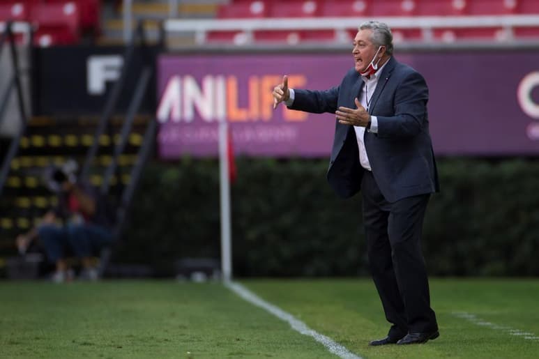 Víctor Manuel Vucetich ofreció una conferencia de prensa en donde habló, entre otros temas, de la sequía de goles que tiene sufren algunos de sus delanteros. (ARCHIVO)