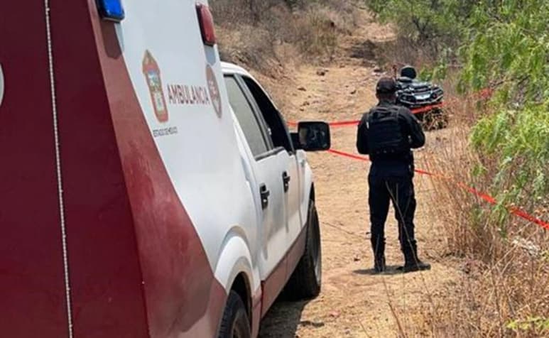 El hallazgo de restos humanos dentro de costales y una bolsa negra en Cola de Caballo, en la Sierra de Guadalupe, generó la movilización de policías y cuerpos de emergencia, quienes dieron aviso a personal de la Fiscalía General de Justicia del Estado de México. (ESPECIAL)