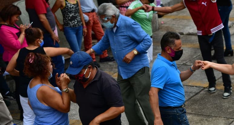 El secretario del Ayuntamiento pidió a la ciudadanía no dejar de denunciar este tipo de actividades. (EL SIGLO DE TORREÓN)