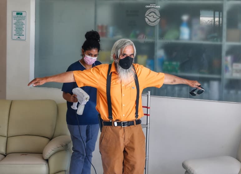 Sector de salud privado agradece haber recibido la vacuna contra COVID tras una larga espera. (EL SIGLO DE TORREÓN)