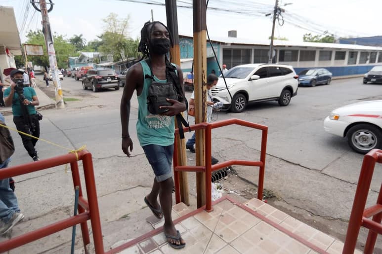 La región de Trojes, en el oriente de Honduras, se ha convertido en una nueva ruta que migrantes africanos, cubanos y haitianos están utilizando para seguir hacia el norte con el objetivo de llegar a EUA, algunos después de hacer escalas en varios países suramericanos. (ARCHIVO)