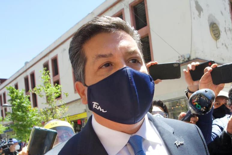 Después de un debate de seis horas, el pleno de la Cámara de Diputados ratificó el dictamen de la Sección Instructora y, erigido en Jurado de Procedencia, votó a favor del juicio de procedencia para retirar el fuero al gobernador panista de Tamaulipas, Francisco Javier García Cabeza de Vaca.
(ARCHIVO)