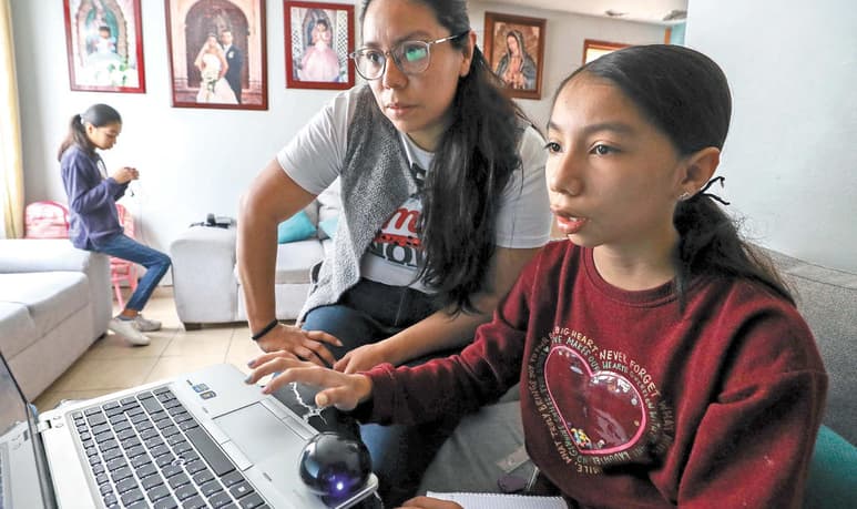 Mi Beca para Empezar es un apoyo económico que tiene el objetivo de erradicar la deserción escolar ayudando a los estudiantes de preescolar, primaria y secundaria, así como en Centros de Atención Múltiple, a mejorar el aprovechamiento académico y fortalecer el sistema educativo de la Ciudad de México. (ARCHIVO)