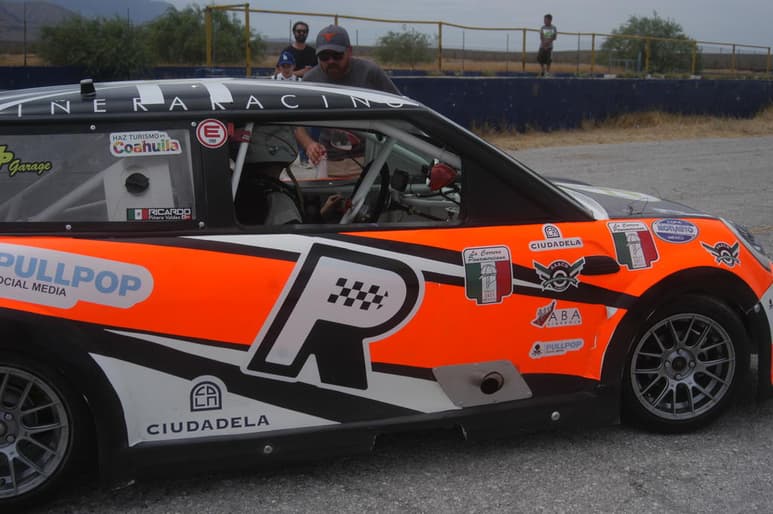 Este domingo 2 de mayo se correrá la tercera fecha del Campeonato 2021 de Automovilismo de Circuito en la pista del Autódromo Gómez Palacio, ubicado en la localidad de Dinamita, Durango, que se ha convertido en el sitio favorito de los laguneros amantes de los coches y la velocidad. (ESPECIAL)