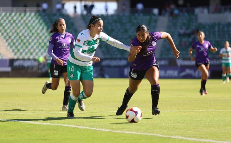 Una sensacional voltereta, fraguaron esta tarde las Guerreras del Santos Laguna Femenil para doblegar a las Cañoneras de Mazatlán por marcador de 2 goles a 3, en el cierre del torneo Guardianes 2021 de la Liga MX Femenil. (ESPECIAL)