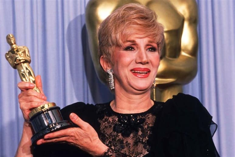 La actriz Olympia Dukakis, que ganó un Oscar a mejor actriz de reparto por su papel en el largometraje 'Moonstruck' (Hechizo de luna), murió este sábado en su residencia de Nueva York, confirmó en las redes sociales su familia. (Especial)