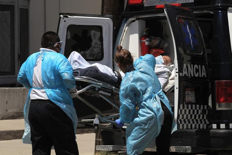 Este sábado 01 de mayo, México registra 261 defunciones para un total de 217 mil 168 muertes confirmadas provocadas por el coronavirus SARS-CoV-2 de acuerdo a la Secretaría de Salud en su informe técnico. (EFE)