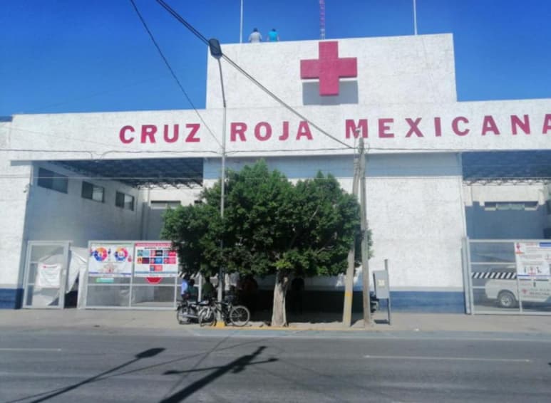 Conductor de auto y tráiler se impactan sobre la carretera Gómez Palacio - Jiménez, a la altura de la entrada a la colonia Solidaridad. (ARCHIVO)
