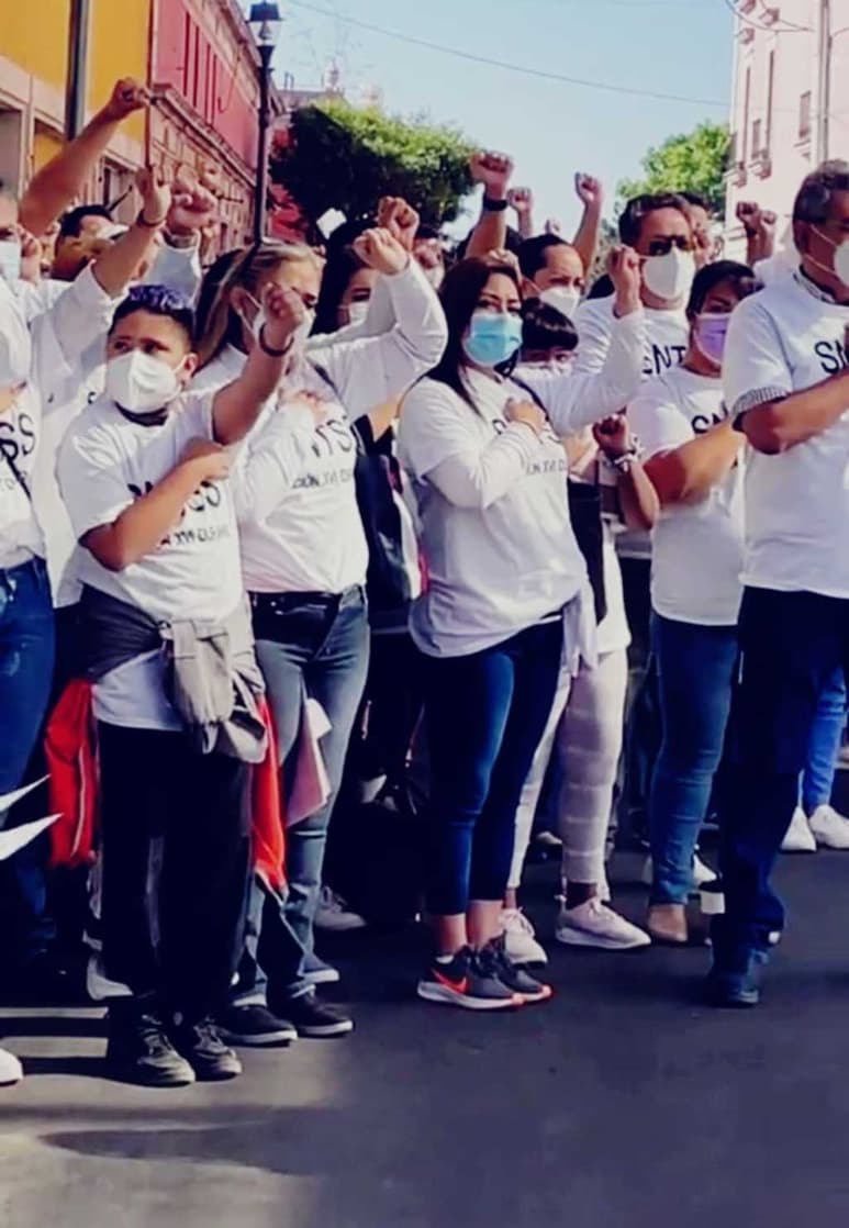 Exigen la vacunación para todo el personal médico y mejores condiciones laborales para quienes están en la batalla de la pandemia del nuevo coronavirus. (EL SIGLO DE TORREÓN)