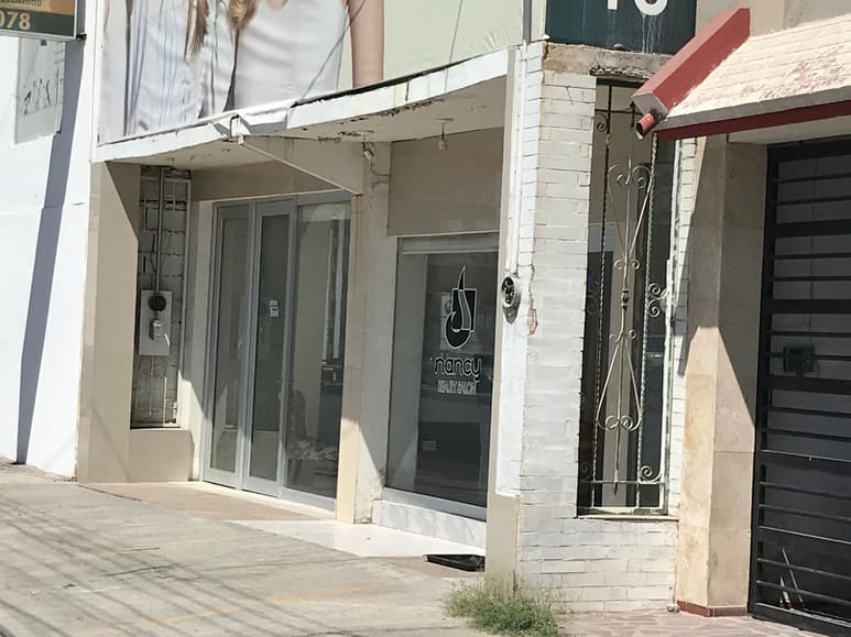 El local afectado se ubica sobre el bulevar Independencia casi esquina con calzada Abastos, frente al Nudo Mixteco. (EL SIGLO DE TORREÓN)
