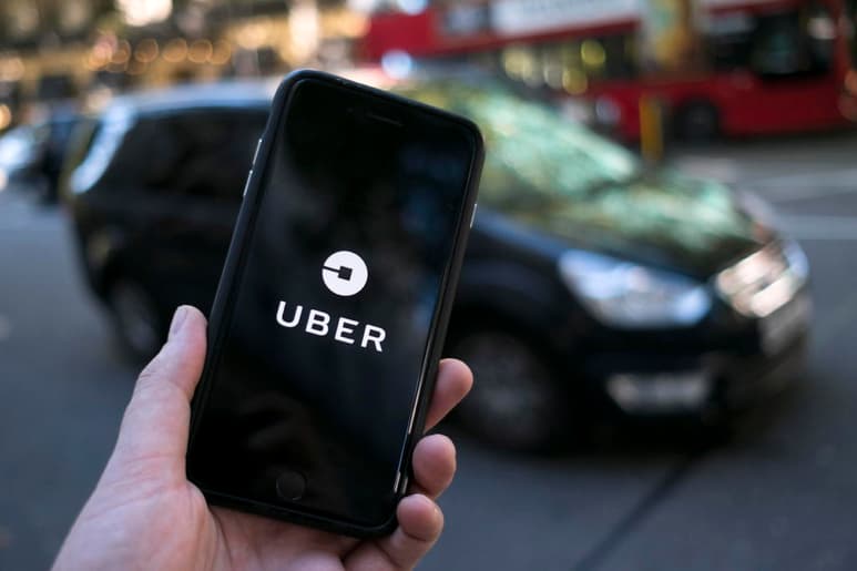 La empresa de transporte Uber anunció un acuerdo con la cadena de farmacias estadounidense Walgreens por el que cualquier persona puede pedir cita para vacunarse contra la COVID-19 en uno de sus locales a través de la aplicación de movilidad. (ARCHIVO)
