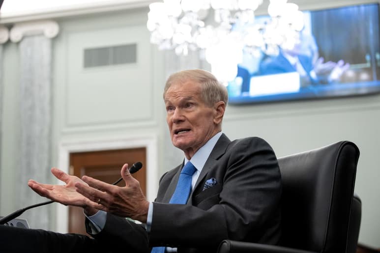 El exsenador demócrata Bill Nelson fue confirmado por la Cámara Alta de Estados Unidos como administrador de la NASA, la agencia aeroespacial del país. (ARCHIVO)