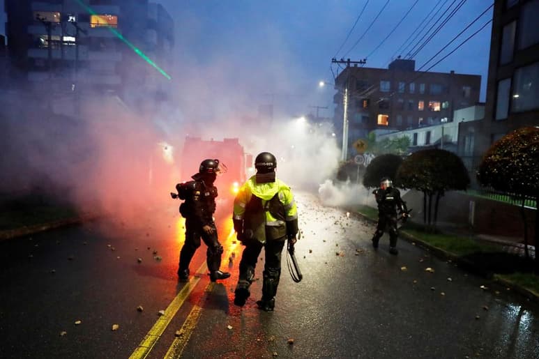 El presidente colombiano, Iván Duque, anunció este domingo el retiro del proyecto de reforma tributaria presentado al Congreso el pasado 15 de abril, que detonó las protestas sociales y desórdenes de los últimos cuatro días en el país. (ARCHIVO)