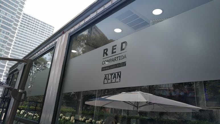 A la Red Compartida, desarrollada por Altán Redes, le llevó tres años tener ingresos estimados de 175 millones de pesos y un millón 677 mil usuarios, de acuerdo con el documento en el que se propone un rediseño del proyecto. (ESPECIAL)