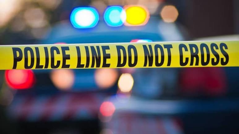 Tres personas murieron y un hombre resultó herido en un tiroteo que provocó un breve enfrentamiento en una casa al suroeste de Miami, dijo la policía. (ESPECIAL)