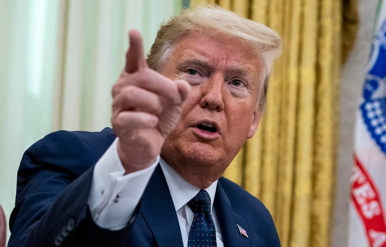 El consejo asesor de Facebook, creado por la propia compañía para actuar como una suerte de tribunal supremo sobre qué contenidos deben ser eliminados de la plataforma, anunciará este miércoles si mantiene o levanta el veto al expresidente de EUA Donald Trump (2017-2021). (ARCHIVO)