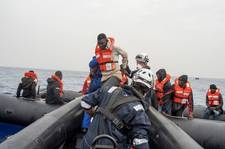 El barco humanitario llevó a cabo seis operaciones de salvamento, la última en la tarde del domingo. (ARCHIVO)