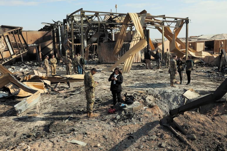 Al menos dos cohetes de tipo Katiusha impactaron este martes dentro de la base aérea de Ain al Asad, en el oeste de Irak, donde están estacionados militares y contratistas estadounidenses, en el tercer ataque consecutivo del mismo estilo en tres días contra objetivos de EUA en el país árabe. (ARCHIVO)