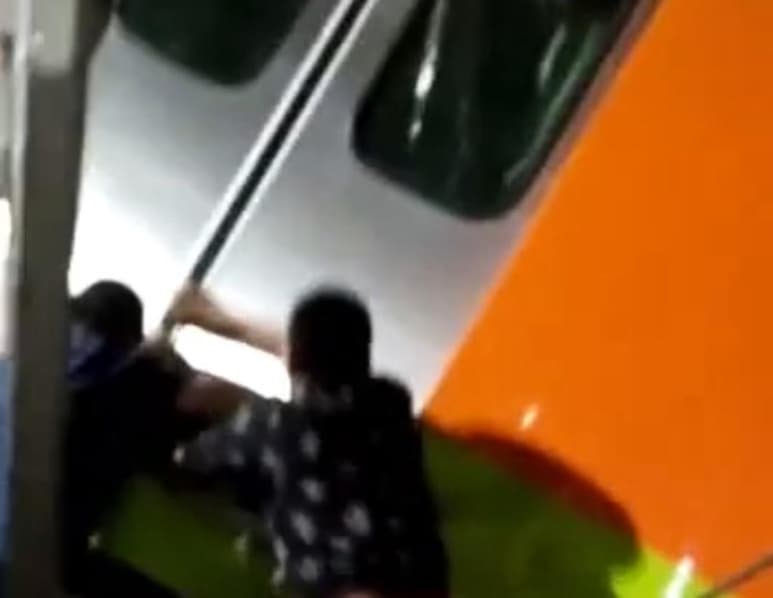 La noche del pasado lunes en la Ciudad de México, la tragedia del colapso de la Línea 12 del metro demostró, una vez más, la solidaridad de la ciudadanía ante una emergencia. (TikTok)