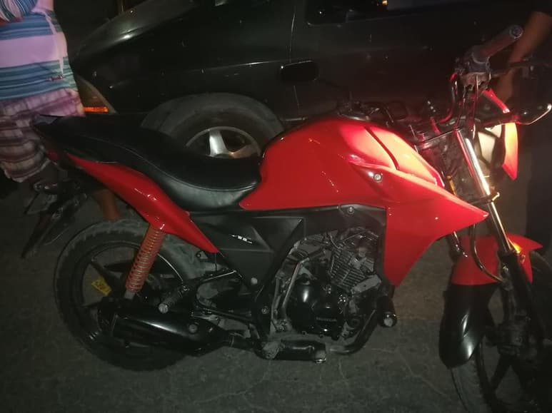 El vehículo responsable es de la marca Honda 110, modelo 2018, color rojo, el cual era conducida por un masculino de nombre Michel de 19 años de edad.
(EL SIGLO DE TORREÓN)